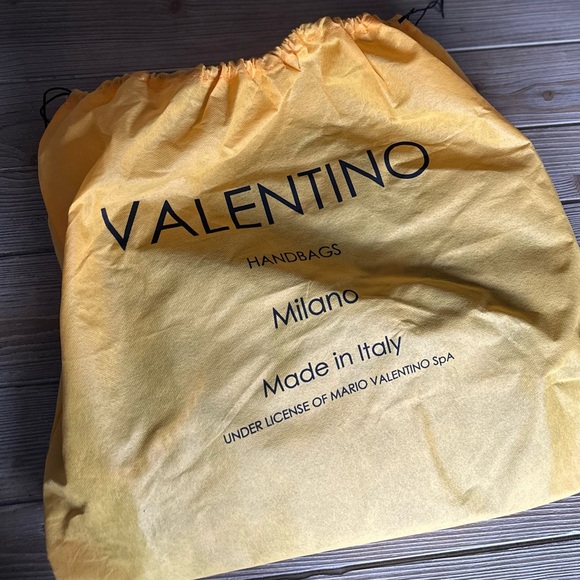 🎸VALENTINO BY MARIO VALENTINO 🎸🔥NWT🔥Sophie Medallion Leather Tote Bag - Picture 5 of 15
